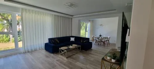 salon z częścią jadalnianą